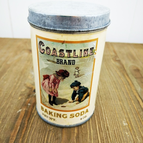 Vintage Style Seaside Baking Tins Decor - Picture 2 of 8